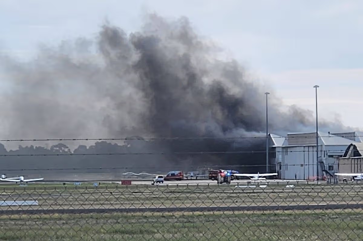 ਏਅਰਪੋਰਟ ''ਤੇ ਵੱਡਾ ਹਾਦਸਾ! ਪੈਰਾਫੀਲਡ ''ਚ ਹੈਂਗਰ ਨਾਲ ਟਕਰਾਇਆ ਜਹਾਜ਼, 2 ਦੀ ਮੌਤ ਤੇ 11 ਜ਼ਖਮੀ