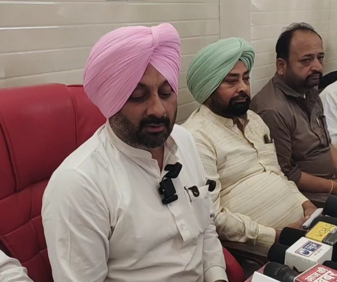 ਕਾਂਗਰਸੀਆਂ ''ਤੇ ਦਰਜ FIR ਇਕ ਹਫ਼ਤੇ ''ਚ ਰੱਦ ਕਰੇ ਪੁਲਸ, ਨਹੀਂ ਤਾਂ ਹਜ਼ਾਰਾਂ ਵਰਕਰਾਂ ਨਾਲ ਖੋਲ੍ਹਾਂਗੇ ਮੋਰਚਾ: MLA ਢਿੱਲੋਂ