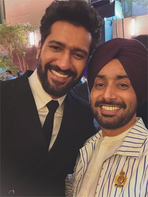 satinder sartaaj shares glimpse of  love and companionship   with vicky kaushal