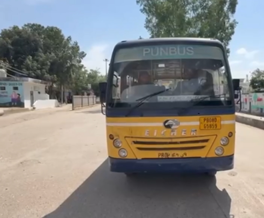 ਪੰਜਾਬ ''ਚ ਸਵਾਰੀਆਂ ਨਾਲ ਭਰੀ ਸਰਕਾਰੀ ਬੱਸ ਨਾਲ ਲੁੱਟ, ਦਿਨ ਦਿਹਾੜੇ ਜੀ. ਟੀ. ਰੋਡ ''ਤੇ ਵਾਪਰੀ ਘਟਨਾ