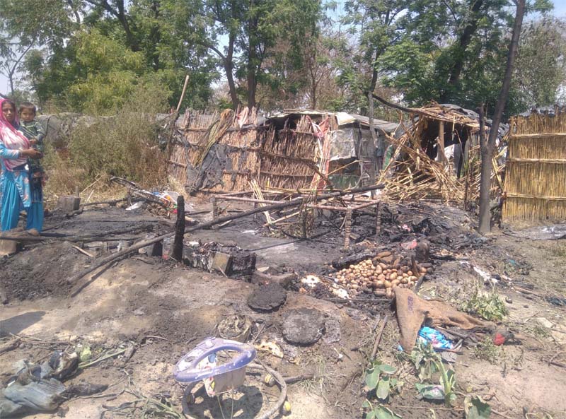 ਅੱਡਾ ਸਰਾਂ ਨੇੜੇ ਪ੍ਰਵਾਸੀ ਮਜ਼ਦੂਰਾਂ ਦੀਆਂ ਝੁੱਗੀਆਂ ਸੜ ਕੇ ਹੋਈਆਂ ਸੁਆਹ