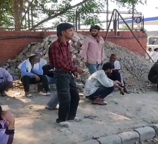 ਖੜ੍ਹੇ-ਖੜ੍ਹੇ ਹੀ ਸੁੱਤਾ ਰਿਹਾ ਬੰਦਾ! ਚੰਡੀਗੜ੍ਹ ''ਚ ਅਜੀਬੋ-ਗਰੀਬ ਮਾਮਲੇ ਨੇ ਲੋਕਾਂ ਨੂੰ ਕੀਤਾ ਹੈਰਾਨ