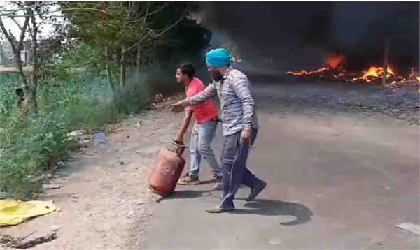 terrible fire broke out in a scrap warehouse in jalandhar