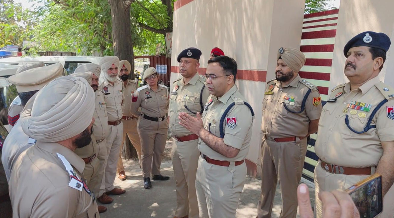 ਗੁਰਦਾਸਪੁਰ: ਸੁਰੱਖਿਆ ਤੇ ਟ੍ਰੈਫਿਕ ਵਿਵਸਥਾ ਨੂੰ ਲੈ ਕੇ ਸਖ਼ਤੀ, SSP ਆਦਿਤਿਆ ਵੱਲੋਂ ਜਨਤਾ ਨੂੰ ਸਹਿਯੋਗ ਦੇਣ ਦੀ ਅਪੀਲ