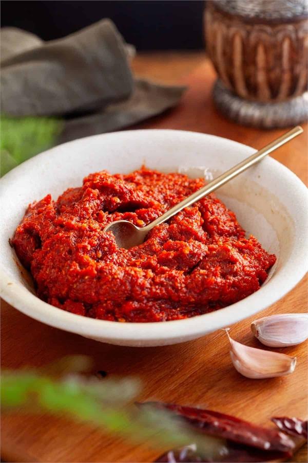 the secret way to make garlic red chili sauce
