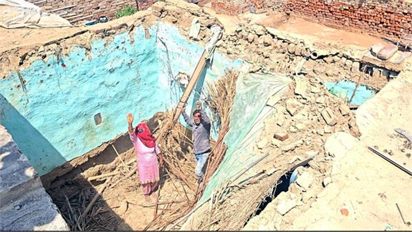 rain in punjab  roof collapses