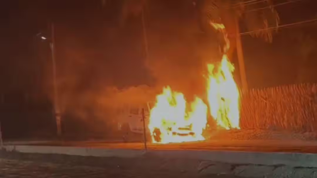 ਬਿਜਲੀ ਦੇ ਟ੍ਰਾਂਸਫ਼ਾਰਮਰ ''ਚ ਧਮਾਕਾ! ਸ਼ਾਰਟ ਸਰਕਟ ਕਾਰਨ ਫੈਕਟਰੀ ਨੂੰ ਲੱਗੀ ਅੱਗ