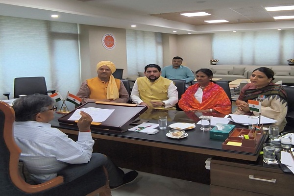 ਡਾ. ਅੰਬੇਡਕਰ ਦੇ ਬੁੱਤ ਦੀ ਬੇਅਦਬੀ ਦਾ ਮਾਮਲਾ, ਭਾਜਪਾ ਵਫ਼ਦ ਨੇ ਰਾਜਪਾਲ ਨਾਲ ਕੀਤੀ ਮੁਲਾਕਾਤ