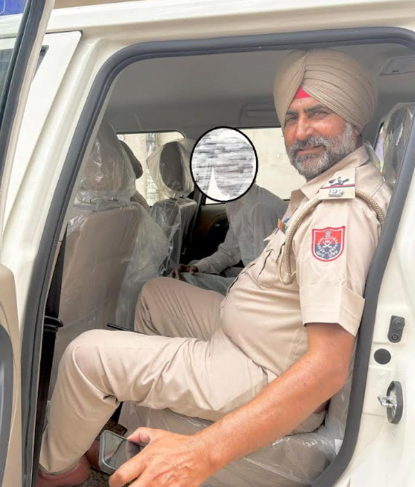 ਗੁਰਦਾਸਪੁਰ: ਕੁੜੀ ਦੀ ਚੇਨ ਤੇ ਮੋਬਾਇਲ ਲੈ ਕੇ ਭੱਜਿਆ ਨੌਜਵਾਨ, ਲੋਕਾਂ ਦੀ ਸਹਾਇਤਾ ਨਾਲ ਕਾਬੂ