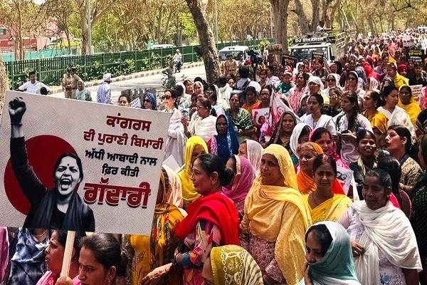 bjp mahila morcha holds strong protest in chandigarh