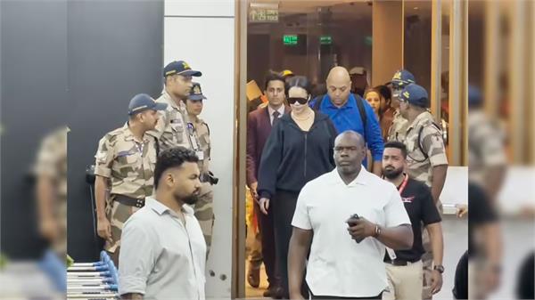 global star rihanna returns to mumbai