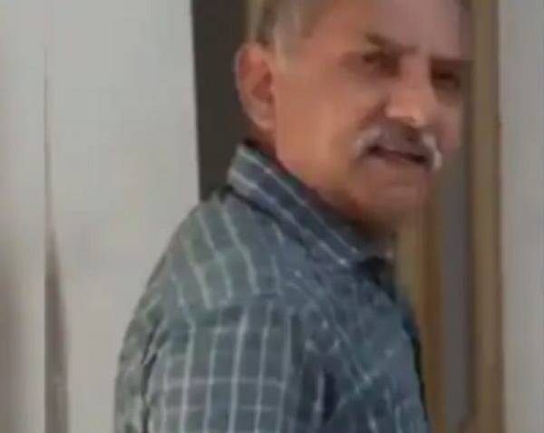 ਇਕ ਅਮਰੂਦ ਤੋੜਨ ਦੀ ਐਡੀ ਸਜ਼ਾ ! ਰਿਟਾਇਰਡ ਫੌਜੀ ਨੇ ਰੱਸੀਆਂ ਨਾਲ ਬੰਨ੍ਹੀ ਕੁੜੀ, ਵੀਡੀਓ ਵਾਇਰਲ