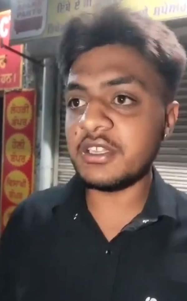 mobile stolen from youth eating golgappe in jalandhar