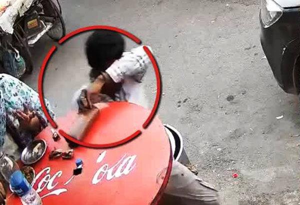 robber arrested for stealing purse from girl eating kulcha chhole