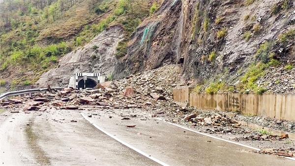 landslide  jammu srinagar national highway  traffic  traffic advisory