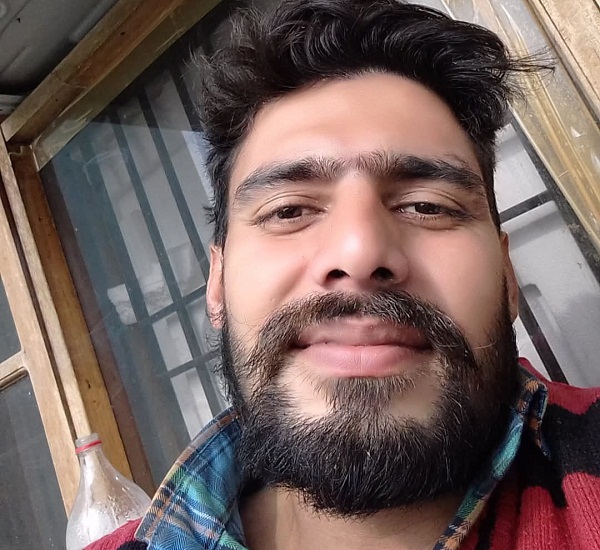 ਮੋਹਾਲੀ ''ਚ ਨੌਜਵਾਨ ਦੀ ਸ਼ੱਕੀ ਹਾਲਾਤ ''ਚ ਲਾਸ਼ ਬਰਾਮਦ, ਇਲਾਕੇ ''ਚ ਫੈਲੀ ਸਨਸਨੀ