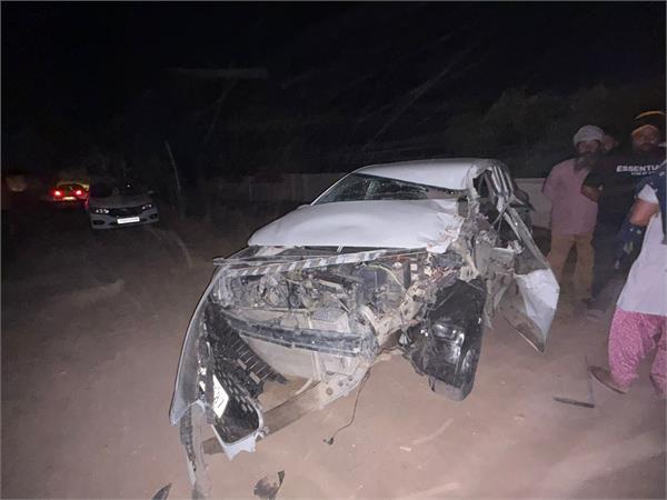 a car hit a tractor trolley loaded with wheat sacks outside the godowns