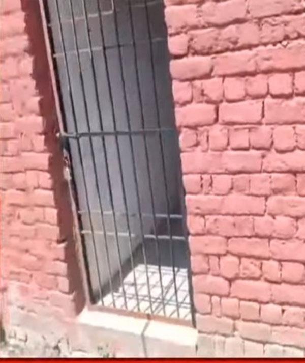 2 inmates escape by breaking jail lock asi and police personnel suspended