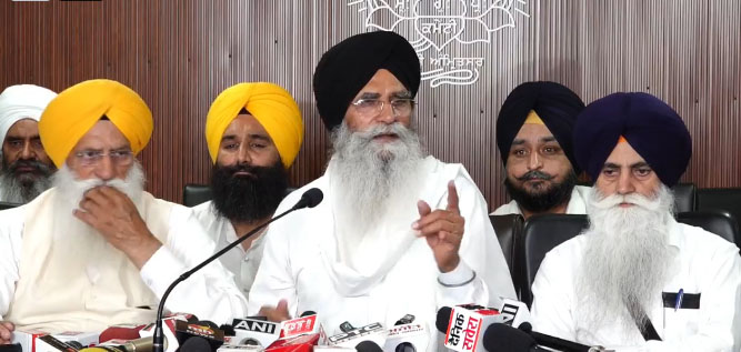 ਬੇਅਦਬੀ ਵਿਰੁੱਧ ਪੰਥਕ ਇਕੱਤਰਤਾ ’ਚ ਵੱਡਾ ਫੈਸਲਾ, SGPC ਪ੍ਰਧਾਨ ਵੱਲੋਂ ਸਰਕਾਰ ਤੋਂ ਕਾਨੂੰਨੀ ਖਰੜੇ ਦੀ ਮੰਗ