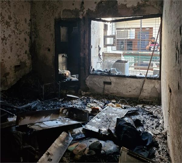 fire breaks out in sunny enclave flat