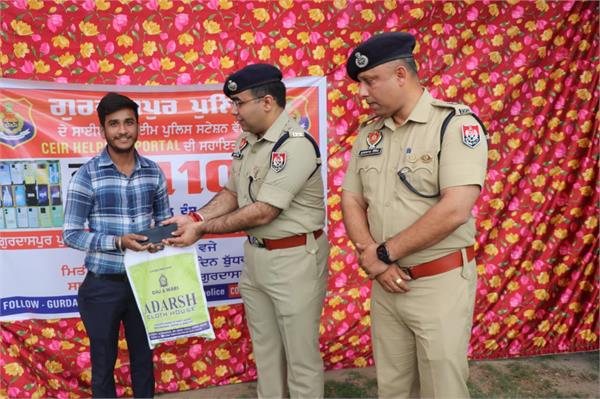 gurdaspur police mobiles recovered
