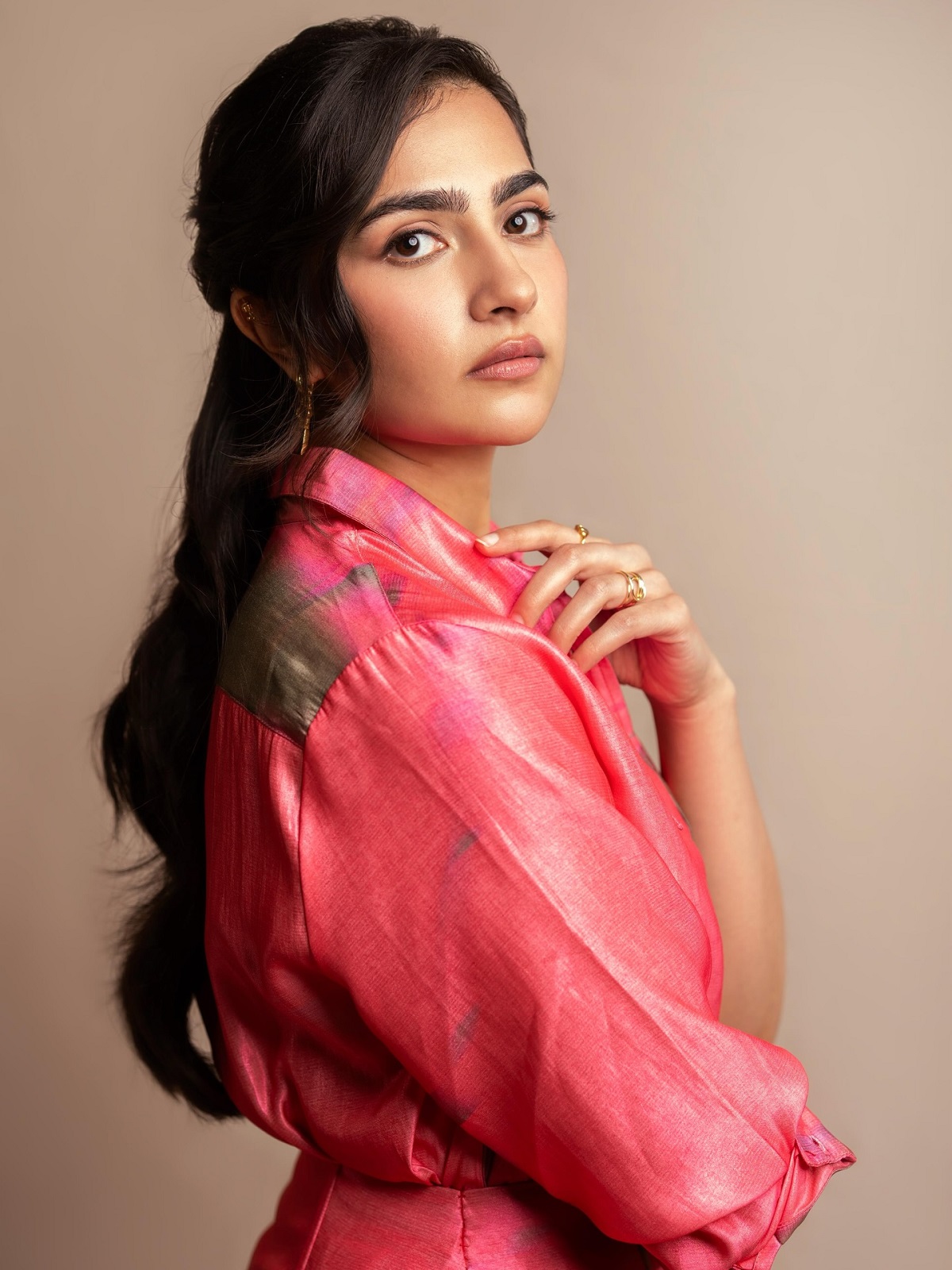 ਰੁਕਮਣੀ ਵਸੰਤ ਨੇ ਵੈਨਿਟੀ ਪੋਸਟ ਨੇ ਫਿਲਮੀ ਗਲਿਆਰਿਆਂ ''ਚ ਮਚਾਈ ਹਲਚਲ