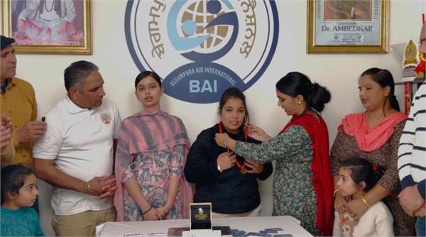 priya banga honored with gold medal