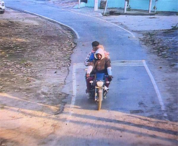 bike riding duo commits two robberies at gunpoint in jalandhar