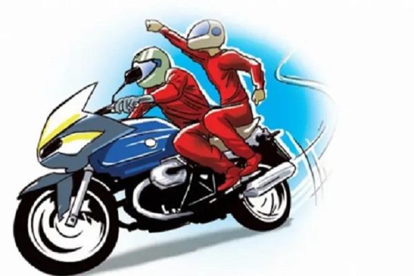 biker snatches woman  s earrings