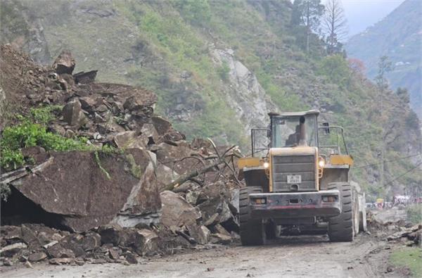 jammu kashmir  national highway  landslide  traffic