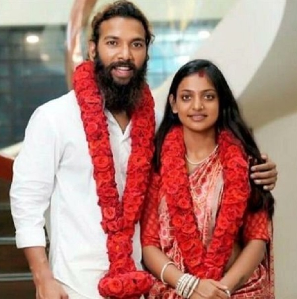 ਕੁੰਭ ਮੇਲੇ ਦੀ ''ਵਾਇਰਲ ਗਰਲ'': ਹੁਣ ਗਰਭਵਤੀ ਹੋਣ ਦੇ ਦਾਅਵੇ ਨੇ ਛੇੜੀ ਚਰਚਾ