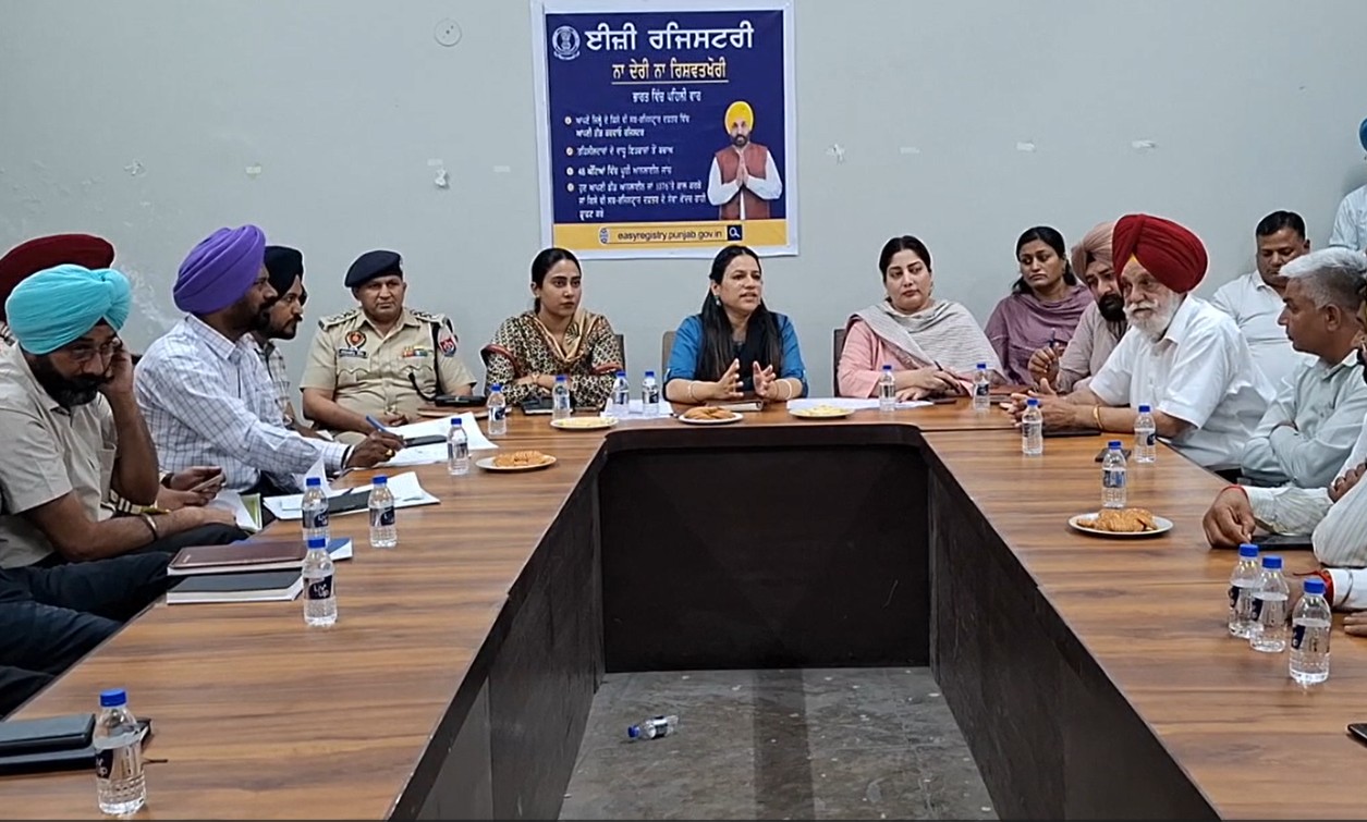 ਆੜ੍ਹਤੀਆਂ ਦੀ ਹੜਤਾਲ ਵਿਚਾਲੇ ਏ.ਡੀ.ਸੀ. ਨੇ ਲਿਆ ਪ੍ਰਬੰਧਾਂ ਦਾ ਜਾਇਜ਼ਾ