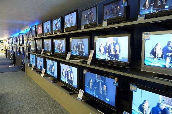 television industry fears decline in sales big screen to smaller s