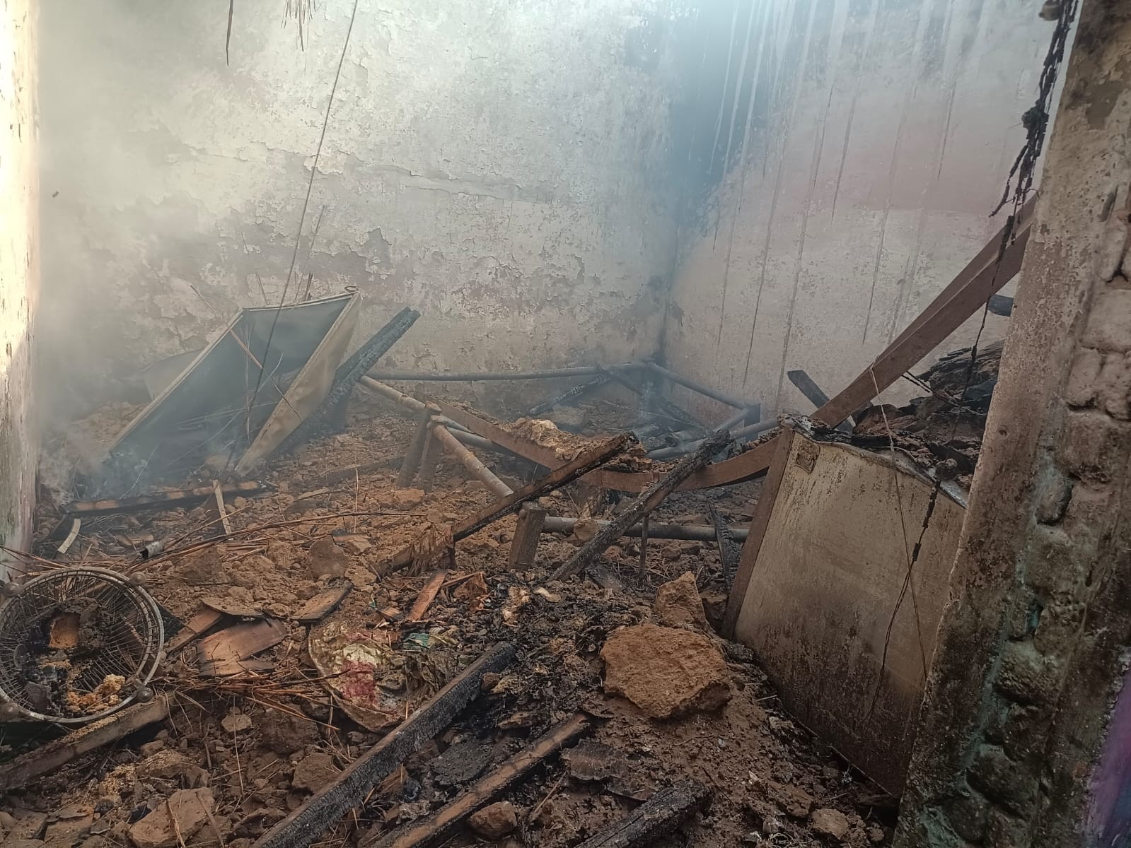 ਬੱਸ ਸਟੈਂਡ ਨੇੜੇ ਅੱਗ ਦੀ ਭੇਟ ਚੜ੍ਹਿਆ ਮਜ਼ਦੂਰ ਦਾ ਘਰ