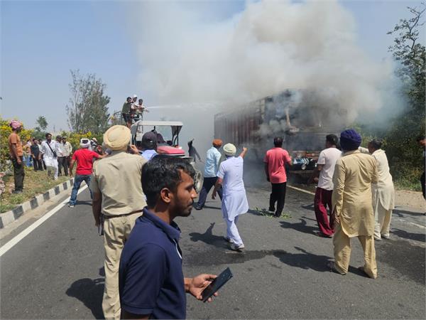 truck catches fire  fire in moga