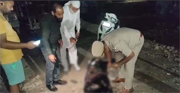 robbers attack and rob youth riding an activa