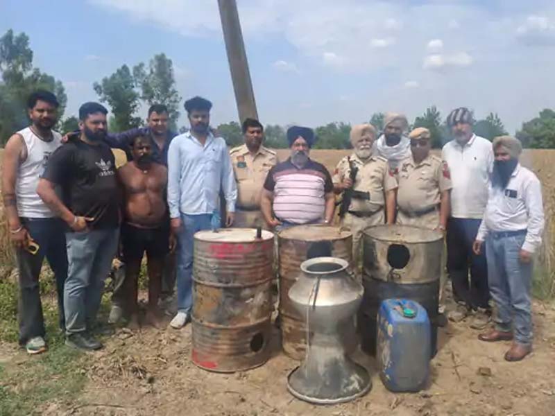 ਕਪੂਰਥਲਾ ''ਚ ਨਾਜਾਇਜ਼ ਸ਼ਰਾਬ ਵਿਰੁੱਧ ਵੱਡੀ ਕਾਰਵਾਈ, 2,500 ਲੀਟਰ ਲਾਹਣ ਕੀਤੀ ਨਸ਼ਟ