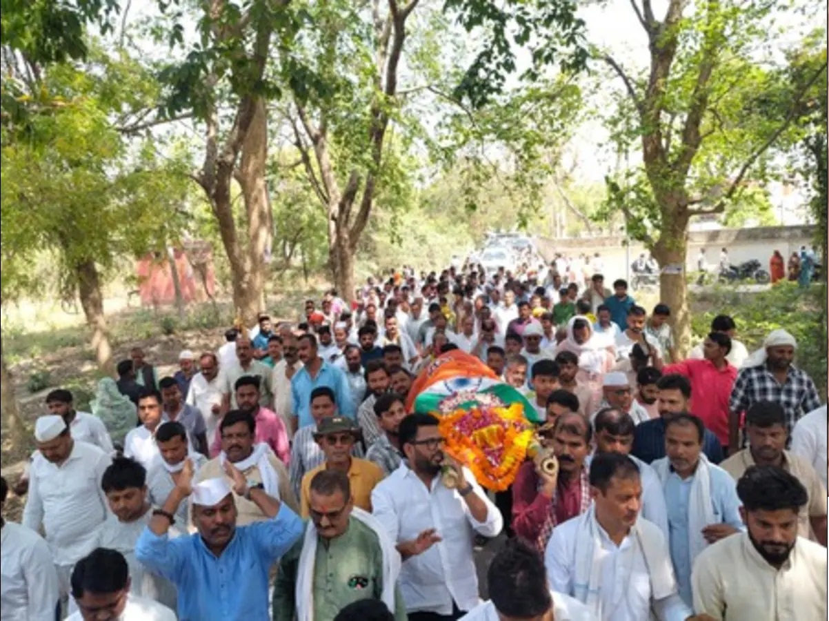 ਸਾਬਕਾ ਕੈਬਨਿਟ ਮੰਤਰੀ ਅਰੁਣ ਕੁਮਾਰ ਸਿੰਘ ''ਮੁੰਨਾ'' ਨੂੰ ਸਰਕਾਰੀ ਸਨਮਾਨਾਂ ਨਾਲ ਦਿੱਤੀ ਅੰਤਿਮ ਵਿਦਾਈ