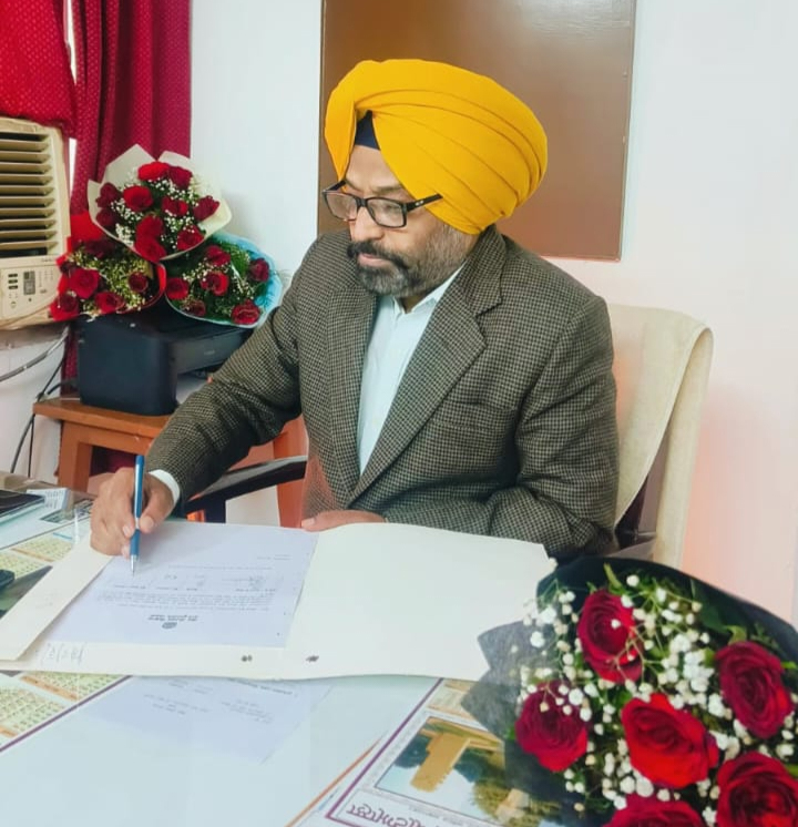 ਨਿਊਜ਼-ਪੇਪਰ ਹਾਕਰ ਤੋਂ ਲੈ ਕੇ ਡਾਇਰੈਕਟਰ ਲੋਕ ਸੰਪਰਕ ਤੱਕ : ਡਾ. ਖੋਖਰ ਦਾ ਪ੍ਰੇਰਨਾਦਾਇਕ ਸਫ਼ਰ