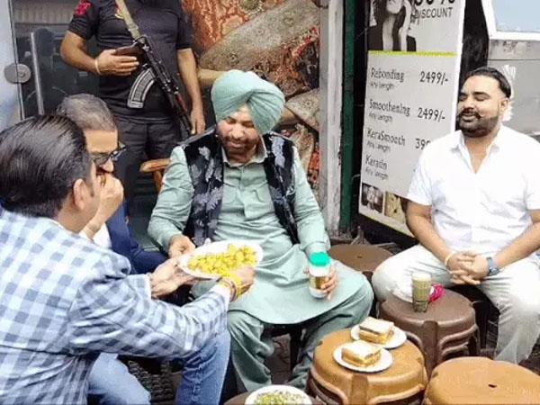 navjot sidhu arrives in amritsar