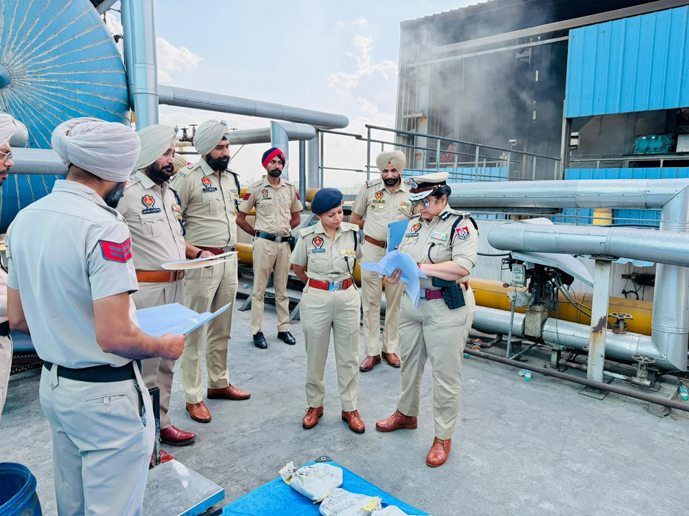 SSP ਦੀ ਅਗਵਾਈ ''ਚ ਭਾਰੀ ਮਾਤਰਾ ''ਚ ਨਸ਼ੀਲੇ ਪਦਾਰਥ ਕੀਤੇ ਗਏ ਨਸ਼ਟ