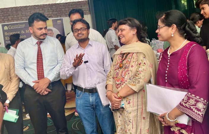 ਵਿਗਿਆਨਿਕ ਪੱਧਰ ਨੂੰ ਉੱਚਾ ਚੁੱਕਣ ਲਈ ਗਰੀਨਲੈਂਡ ਸਕੂਲ ਦਾ ਅਹਿਮ ਉਪਰਾਲਾ