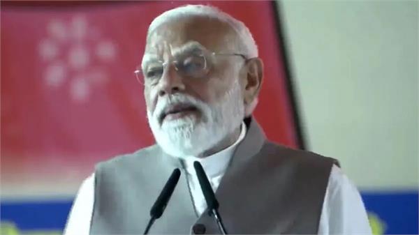 in varanasi pm modi surrounded congress and sp