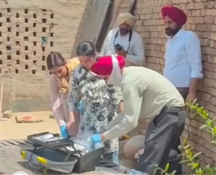 ਮੁਕਤਸਰ ''ਚ ਵੱਡੀ ਵਾਰਦਾਤ! ਤੇਜ਼ਧਾਰ ਹਥਿਆਰਾਂ ਨਾਲ ਮਹੰਤ ਦਾ ਕਤਲ, ਖ਼ੂਨ ਨਾਲ ਲਥਪਥ ਮਿਲੀ ਲਾਸ਼