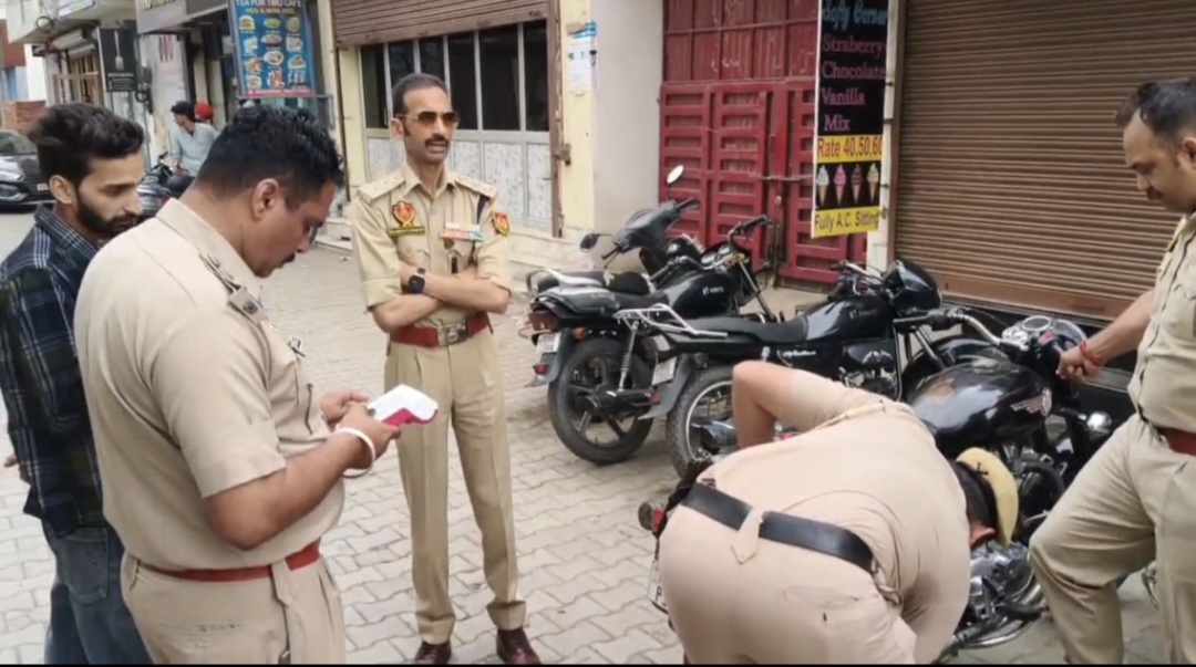 ਹੁਲੱੜਬਾਜ਼ ਬੁਲਟ ਸਵਾਰਾਂ ਖ਼ਿਲਾਫ਼ ਵੱਡੀ ਕਾਰਵਾਈ, ਅੱਧਾ ਦਰਜਨ ਤੋਂ ਵੱਧ ਮੋਟਰਸਾਈਕਲ ਕੀਤੇ ਬਾਊਂਡ