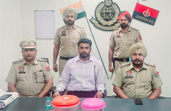 ludhiana police arrests two dangerous criminals along with illegal weapons