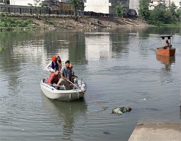 deadbody found in sacred kali bein