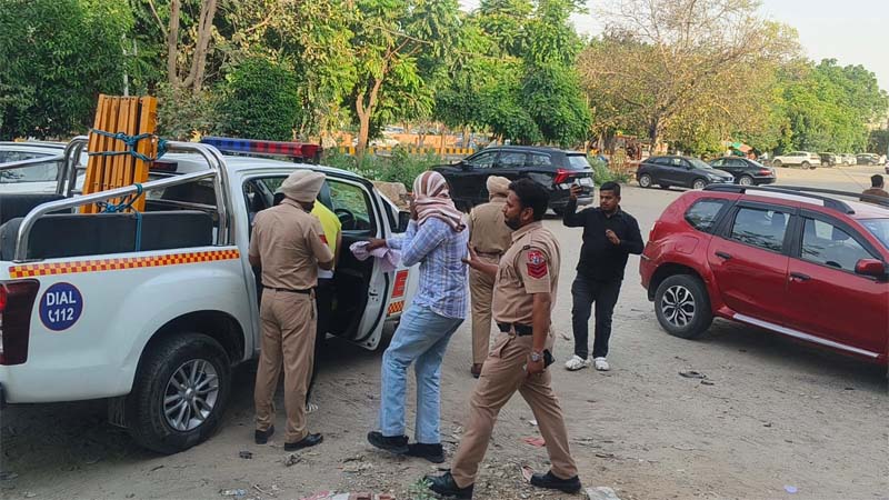 ਪੰਜਾਬ ਦੇ ਇਸ ਸਪਾ ਸੈਂਟਰ 'ਚ ਪੁਲਸ ਦੀ ਰੇਡ! ਫੜੇ ਗਏ ਮੁੰਡੇ-ਕੁੜੀਆਂ, ਇਤਰਾਜ਼ਯੋਗ ਸਾਮਾਨ ਵੀ ਬਰਾਮਦ