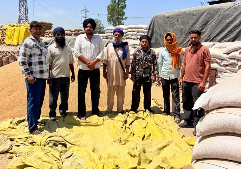 ਈ-ਮੰਡੀਕਰਨ ਸਰਵਰ ਠੱਪ ਹੋਣ ਕਾਰਨ ਆੜ੍ਹਤੀਏ ਤੇ ਕਿਸਾਨ ਪ੍ਰੇਸ਼ਾਨ, ਸੰਘਰਸ਼ ਦੀ ਦਿੱਤੀ ਚਿਤਾਵਨੀ