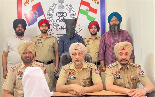 one person arrested with illegal pistol at railway station